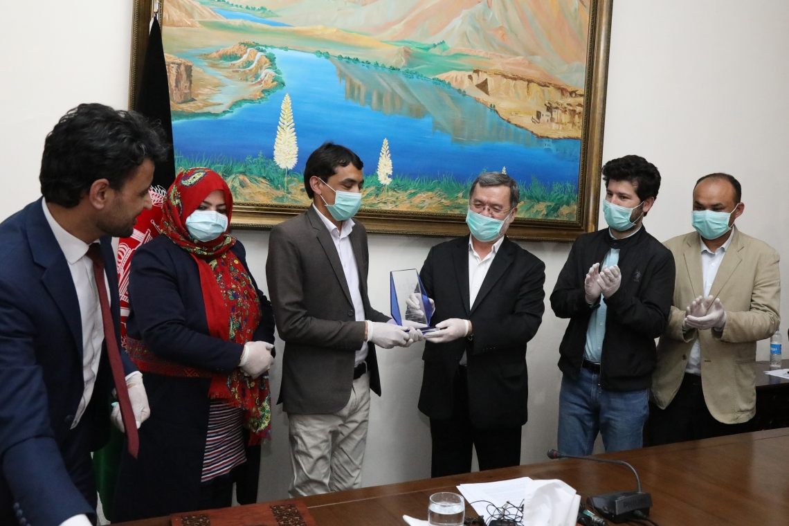  د اطلاعات روز ورځپاڼې خبریال لیاقت لایق د افغانستان د کال خبریال شو